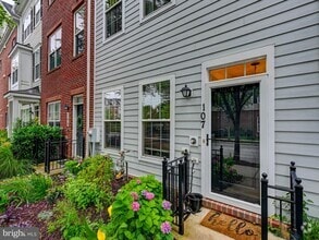 Building Photo - 107 Meridian Ln