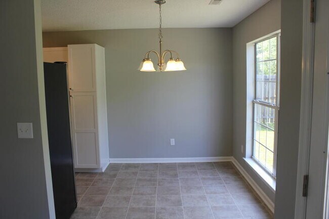 Building Photo - 3BD/2BA Ranch in Dorchester II Schools-Ava...
