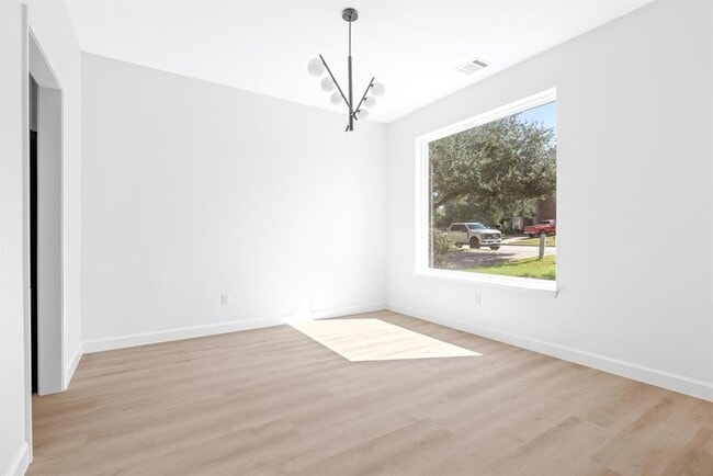 Building Photo - 2111 Speidel Dr