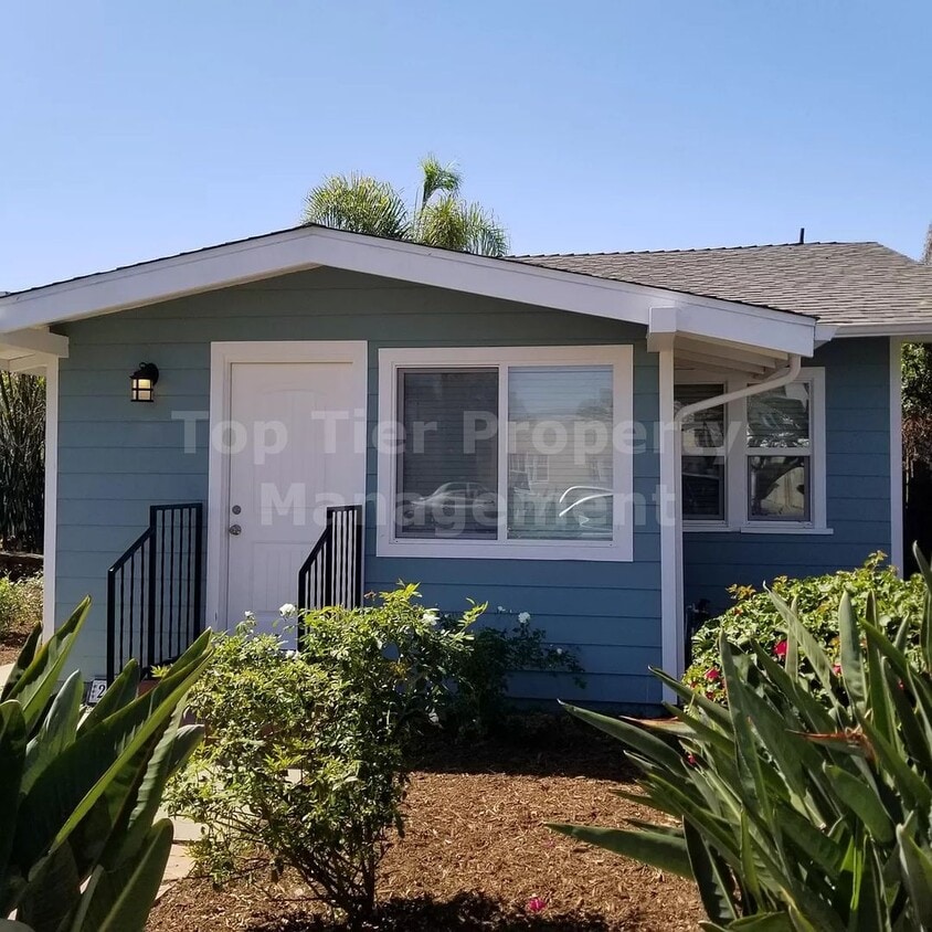 Primary Photo - ***Remodeled, Charming 2 bed / 2 bath Bung...