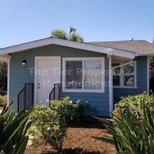 Building Photo - 2947 Kalmia St
