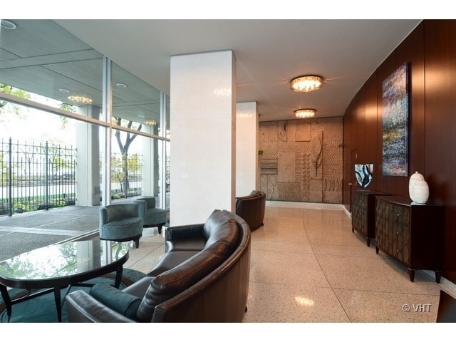 Building Photo - 1150 N Lake Shore Dr