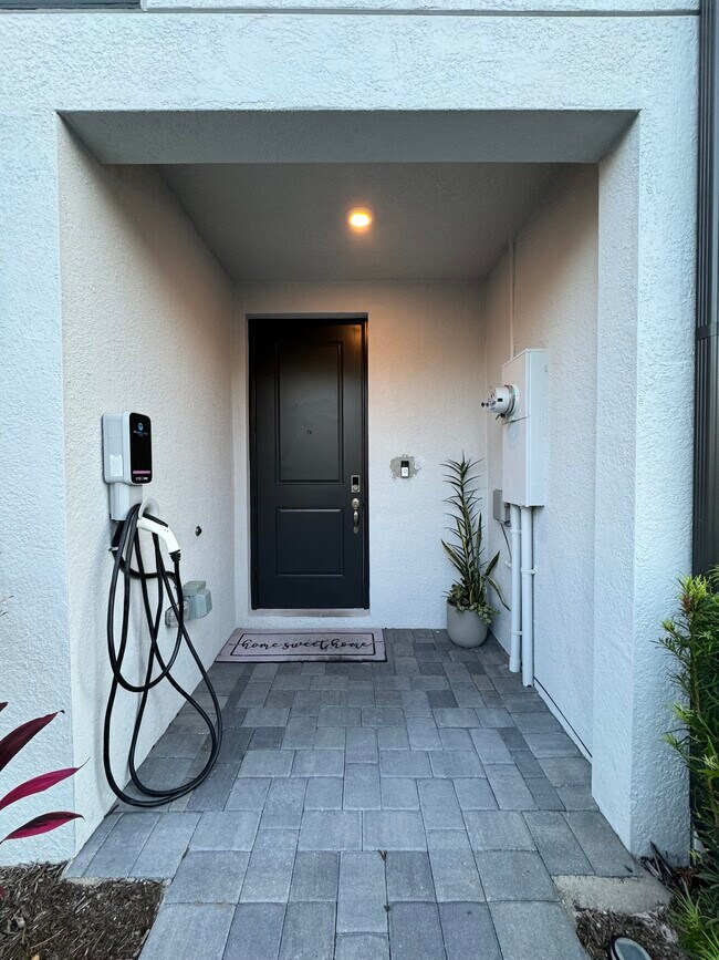 Building Photo - 5677 Mentmore Dr