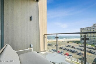 Building Photo - 15 Morris Ave