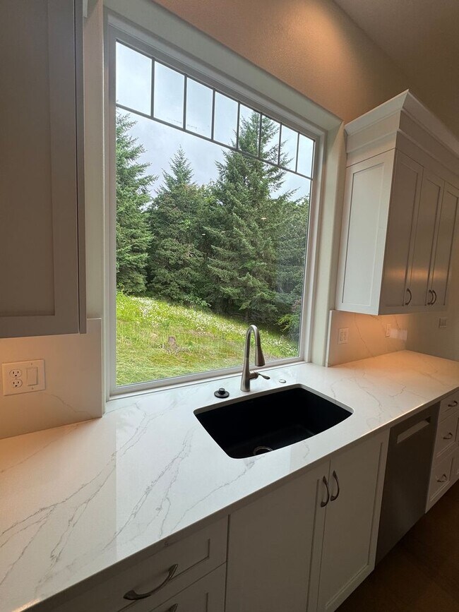 Foto del edificio - Spacious Custom Built Home in NW Corvallis