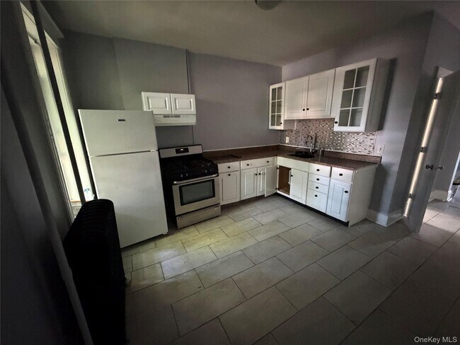 Building Photo - 46 Benkard Ave