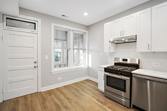 Foto del edificio - 2626 N Ridgeway Ave