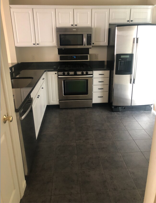 Building Photo - 2101 Quail Hollow Dr