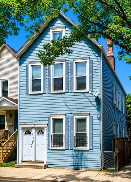 Building Photo - 1946 W Belmont Ave