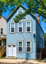 Building Photo - 1946 W Belmont Ave