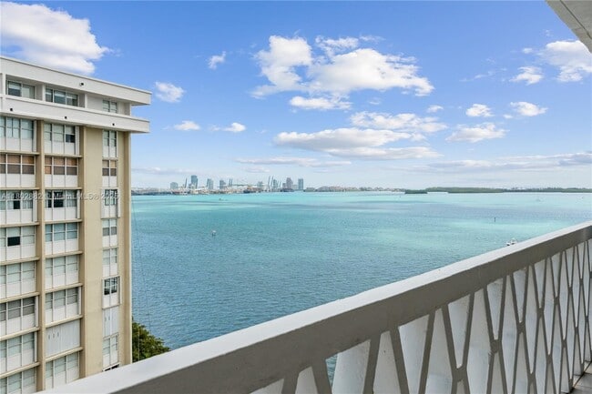 Foto del edificio - 1430 Brickell Bay Dr