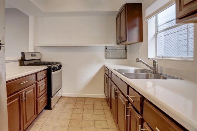Foto del edificio - 2806 Greenbriar Dr