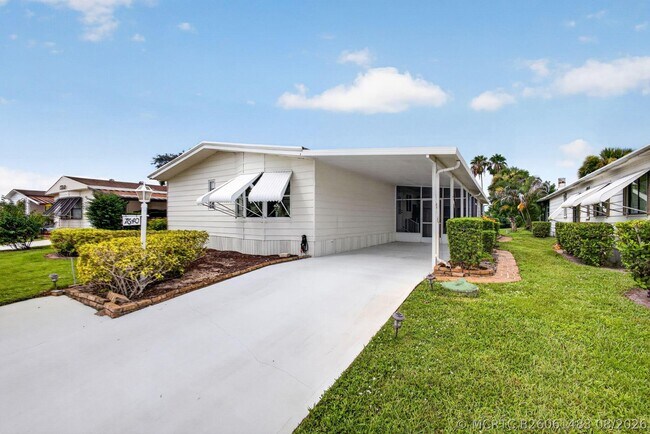 Building Photo - 7640 SE Shenandoah Dr