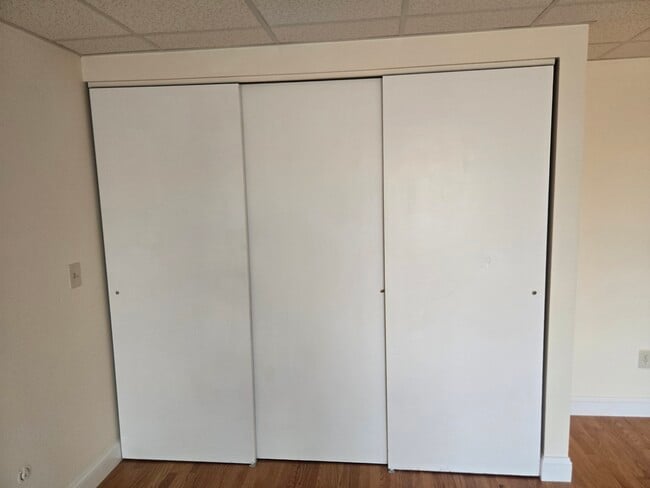 Building Photo - 90 Sutton St