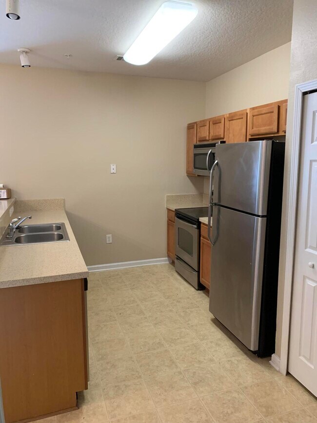 Building Photo - 6915 Ortega Woods Dr