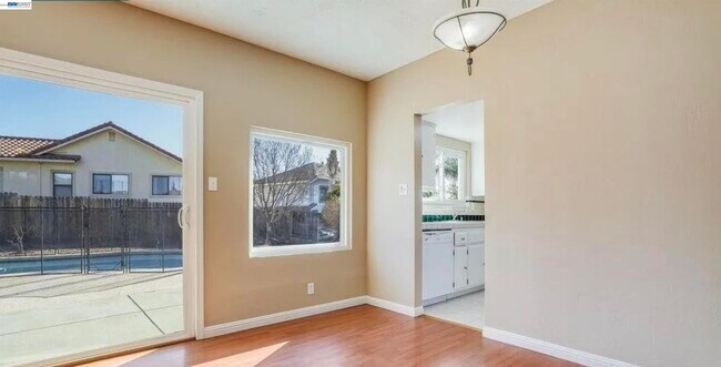 Building Photo - 3309 St James Pl