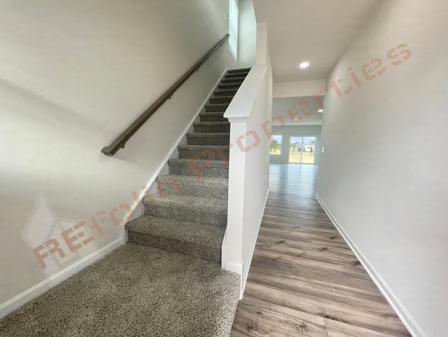 Building Photo - 127 Tourmaline Hl Dr