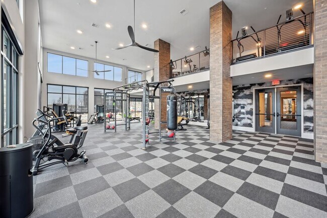 Gimnasio abierto las 24 horas con cardio, entrenamiento de resistencia y pesas libres - Inkwell at Baseline