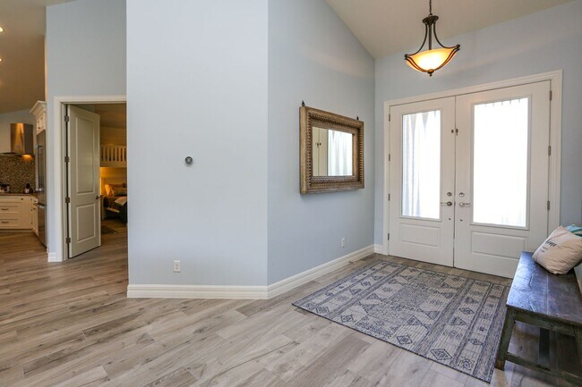 Foto del edificio - ***STUNNING POOL HOME***4BEDS / 4BATHS***G...