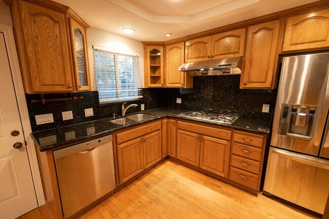 Foto del edificio - Large updated home in San Mateo Village!