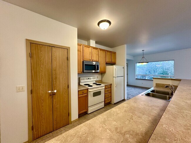 Foto del edificio - Spacious Condo near WCC - 500 Darby Dr. #315