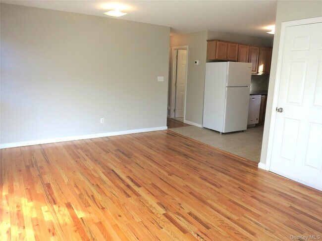 Foto del edificio - 56 Linwood Rd N