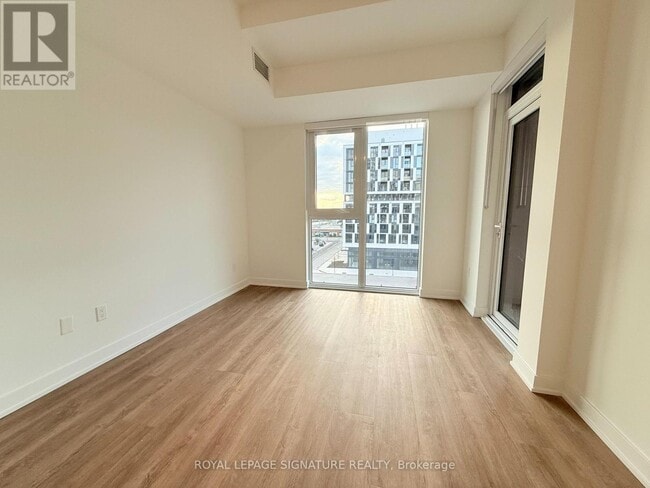 Building Photo - 1007 The Queensway