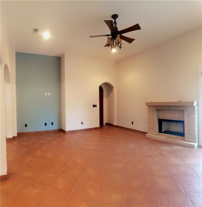 Building Photo - 15013 General Williamson Dr