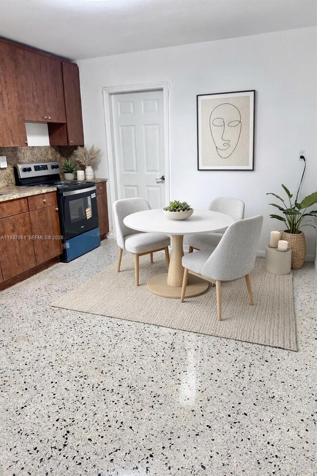 Building Photo - 1141 NW 32nd Ave