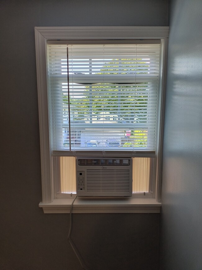 Building Photo - 161 Lynch St