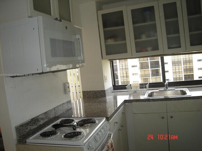 Foto del edificio - 16919 N Bay Rd