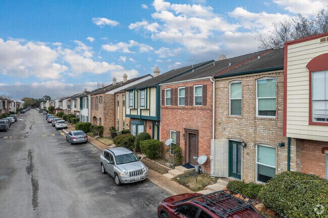 7700 Creekbend Dr Houston, Texas 77071 - Meadow Walk Townhomes