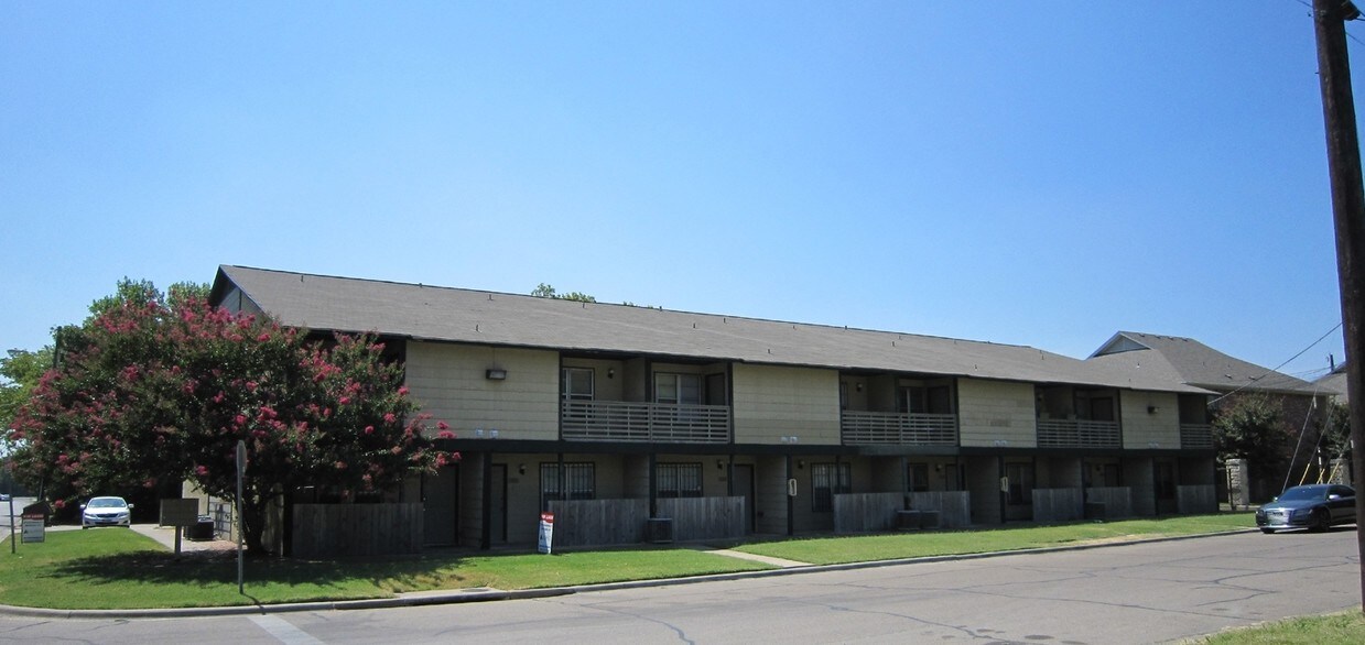 Primary Photo - 400 Daughtrey Ave