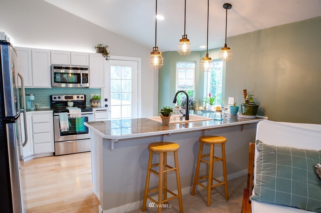 Foto principal - 6016 83rd St NE