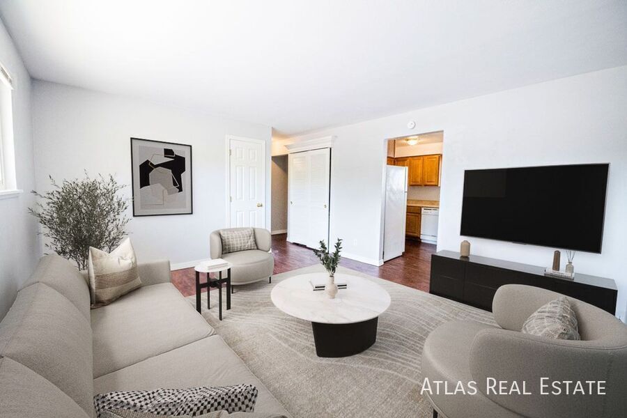 Foto principal - 950 Bishop Ct