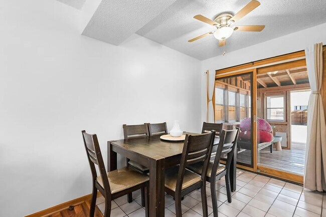 Foto del edificio - 3110 Timber Hill Ln