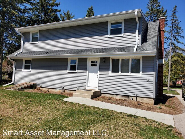 Building Photo - 4 br, 2 bath House - N49W7055 Western Road