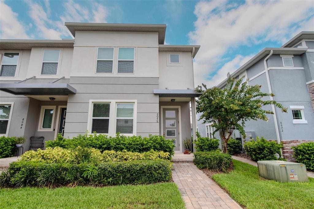 Foto principal - 8078 Glenlloyd Ave