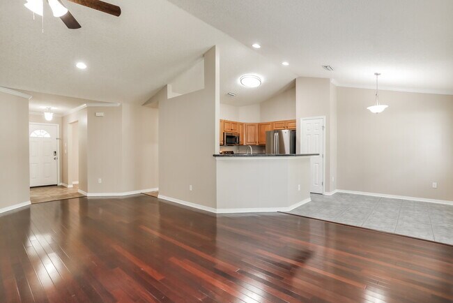 Building Photo - 3249 Silverado Cir