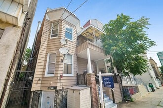Building Photo - 414 Monastery Pl