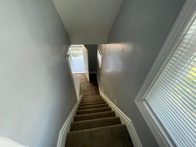 Foto del edificio - DAYTON, OH - FIVE OAKS - 3 BEDROOM/1 BATH - $1100  JUST REMODELED, LEAD FREE CERTIFIED