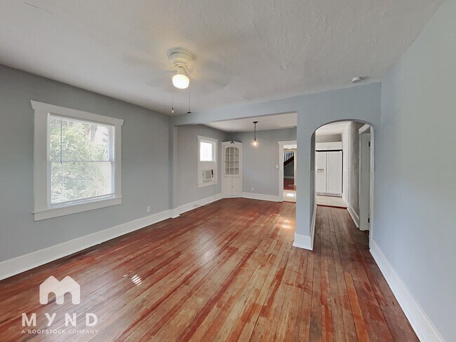 Building Photo - 543 13th Ave S Unit 1