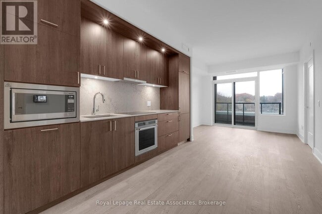 Building Photo - 259 The Kingsway