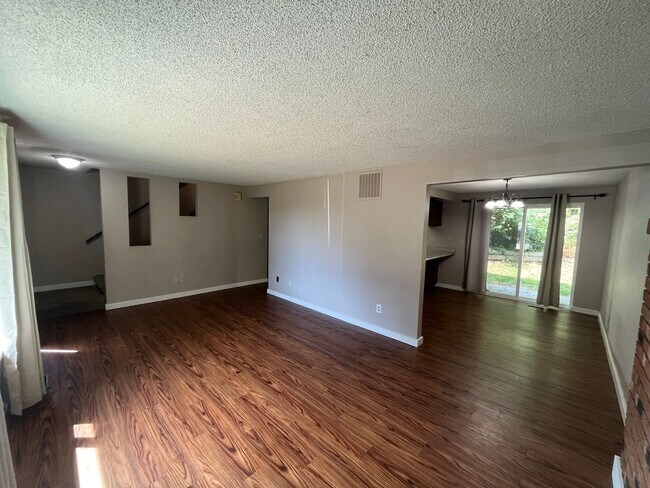 Building Photo - 11080 N Skagit St