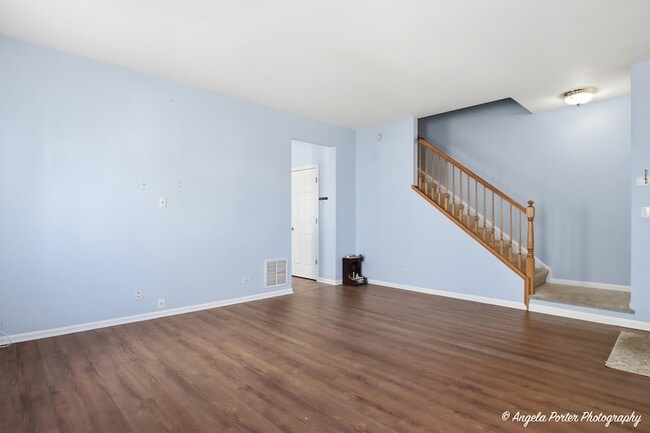 Building Photo - 749 S Parkside Dr