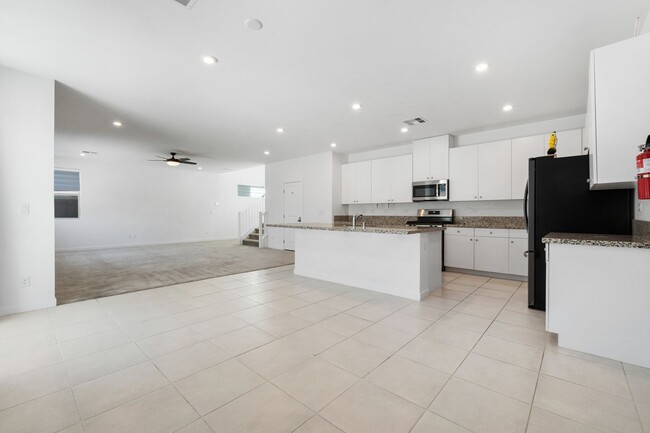 Foto del edificio - MODERN 2021 Built Home in Silverado Ranch!