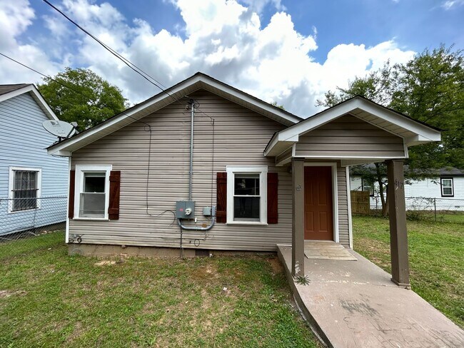 Foto del edificio - Updated 3/1 House in South Rome- $1,095
