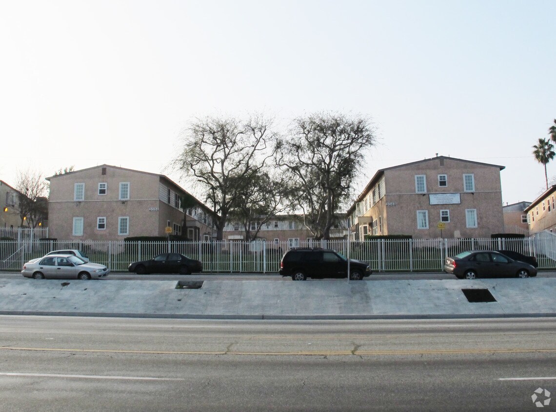 Foto principal - Century Group Apartments
