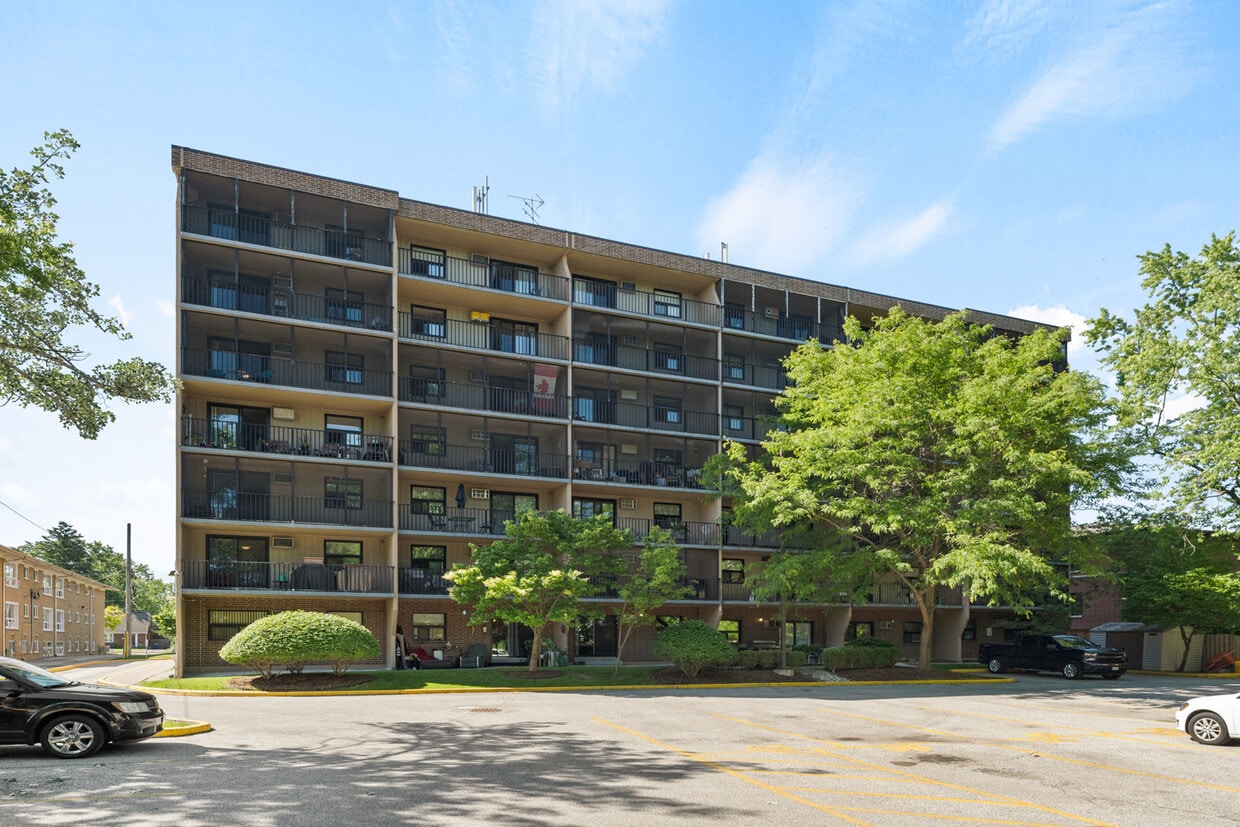 Primary Photo - Janisse Tower Apartments