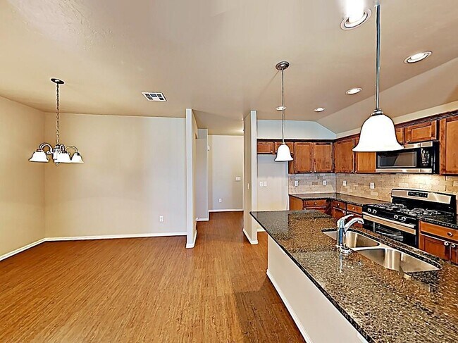 Building Photo - 4704 River Mesa Dr